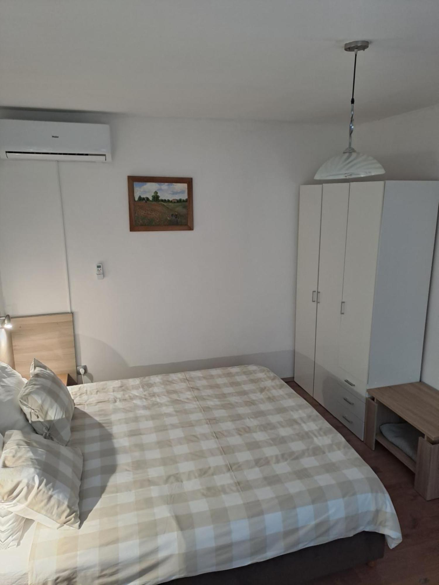 Guesthouse Andrea 波利亚纳克 外观 照片
