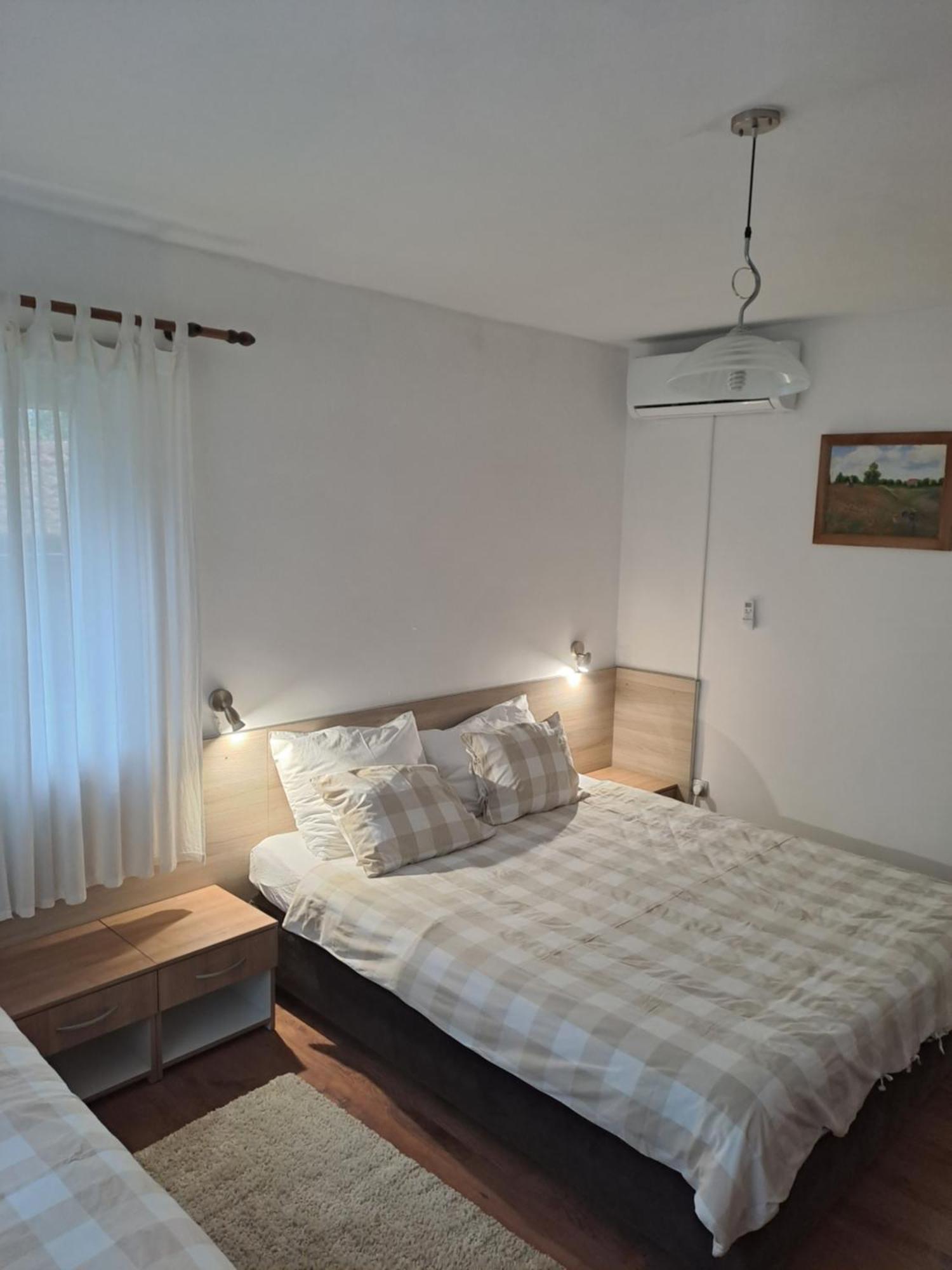 Guesthouse Andrea 波利亚纳克 外观 照片